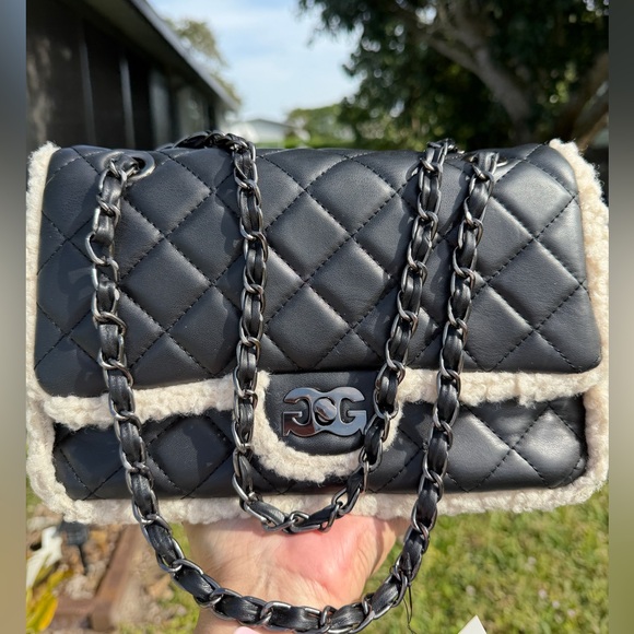 GILDA PARIS Black Quilted Shoulder Bag with Cream Trim - Picture 2 of 10